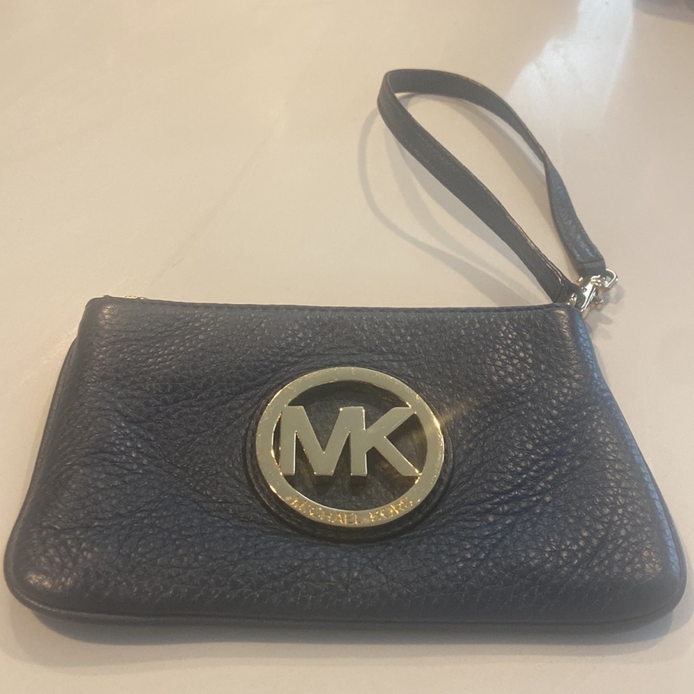 Michael Kors convertible wristlet -> mini purse